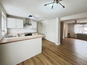 Kitchen- click for photo gallery
